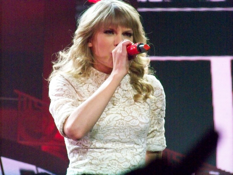 Taylor Swift — March 19 - St. Louis, Missouri — photo 51