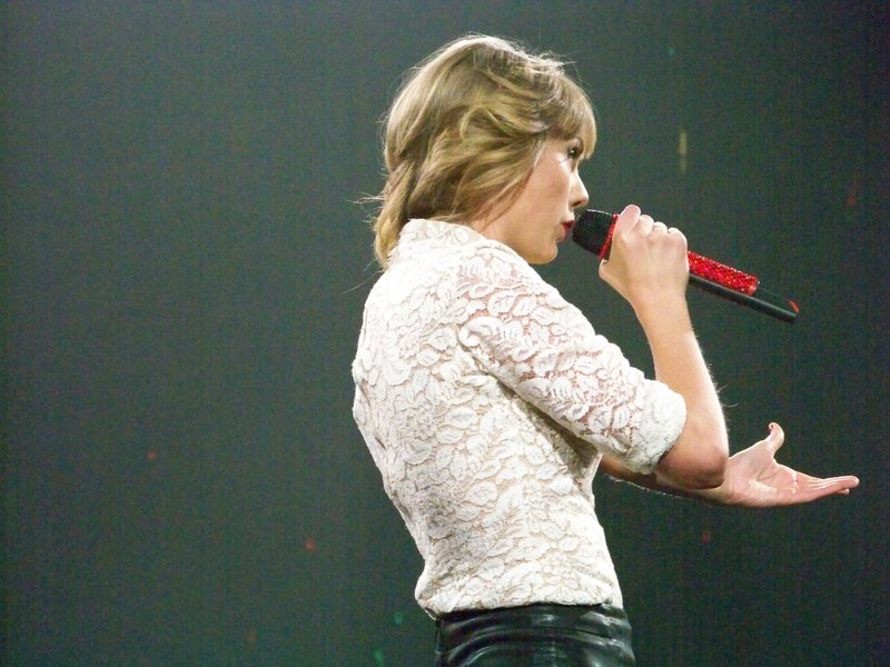 Taylor Swift — March 19 - St. Louis, Missouri — photo 52