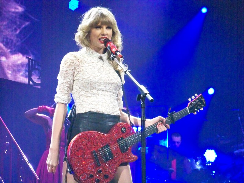 Taylor Swift — March 19 - St. Louis, Missouri — photo 59
