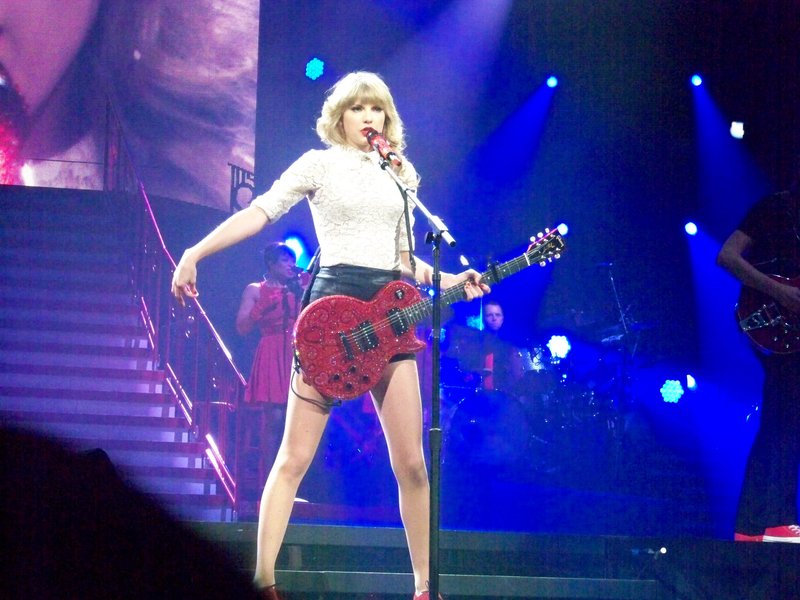 Taylor Swift — March 19 - St. Louis, Missouri — photo 60