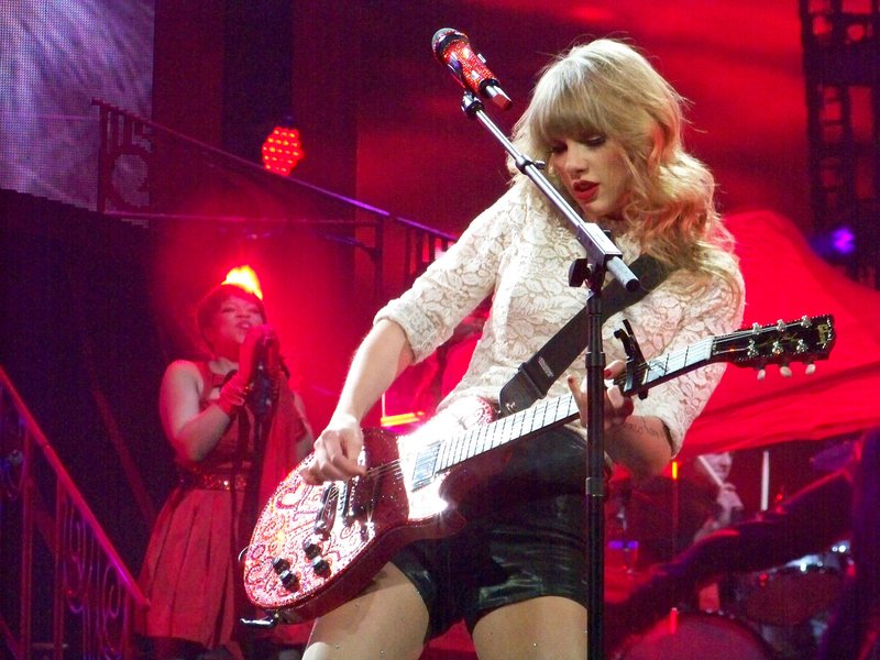 Taylor Swift — March 19 - St. Louis, Missouri — photo 65