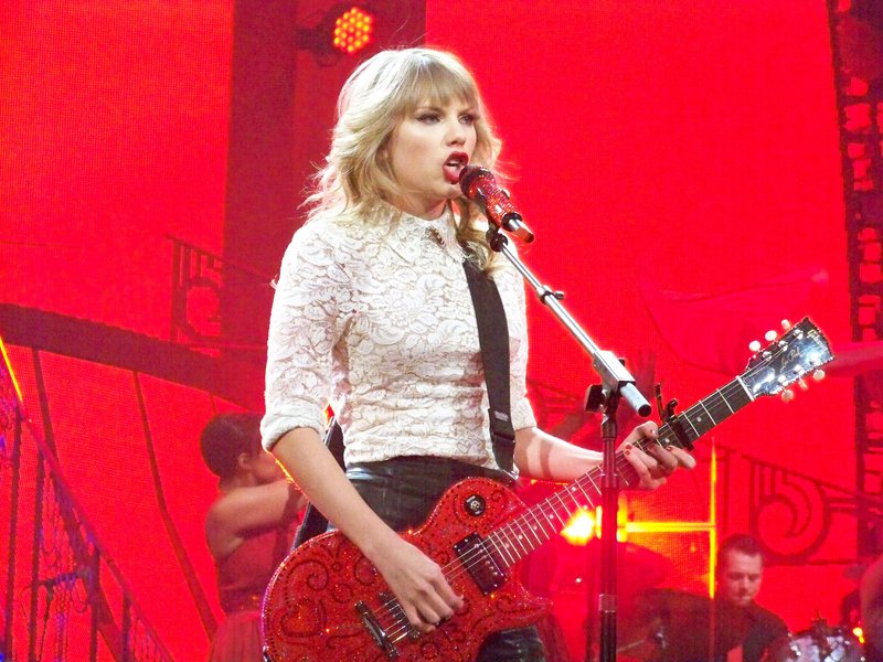 Taylor Swift — March 19 - St. Louis, Missouri — photo 69