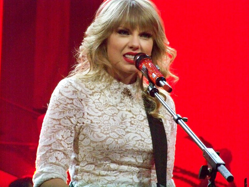 Taylor Swift — March 19 - St. Louis, Missouri — photo 70