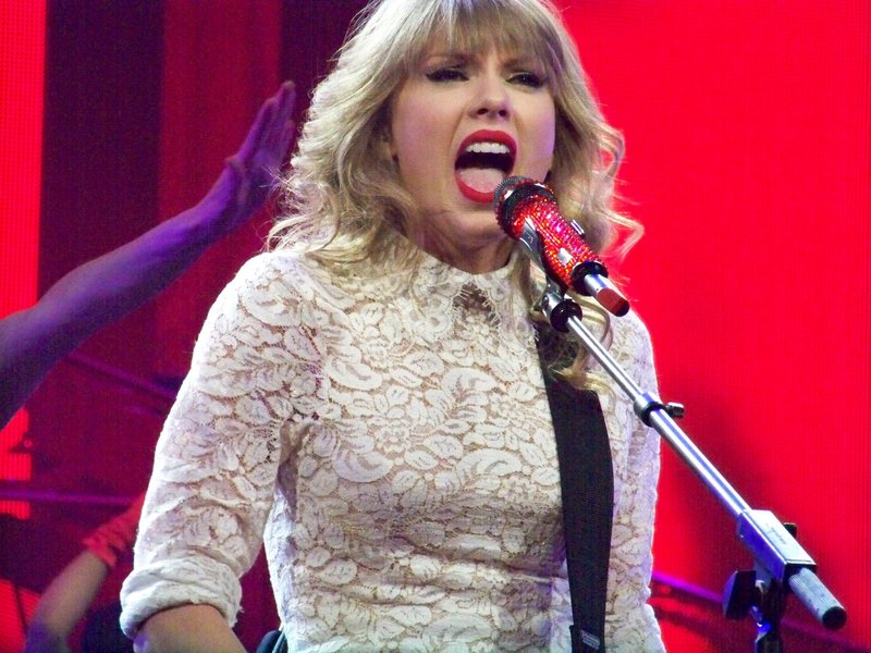 Taylor Swift — March 19 - St. Louis, Missouri — photo 71