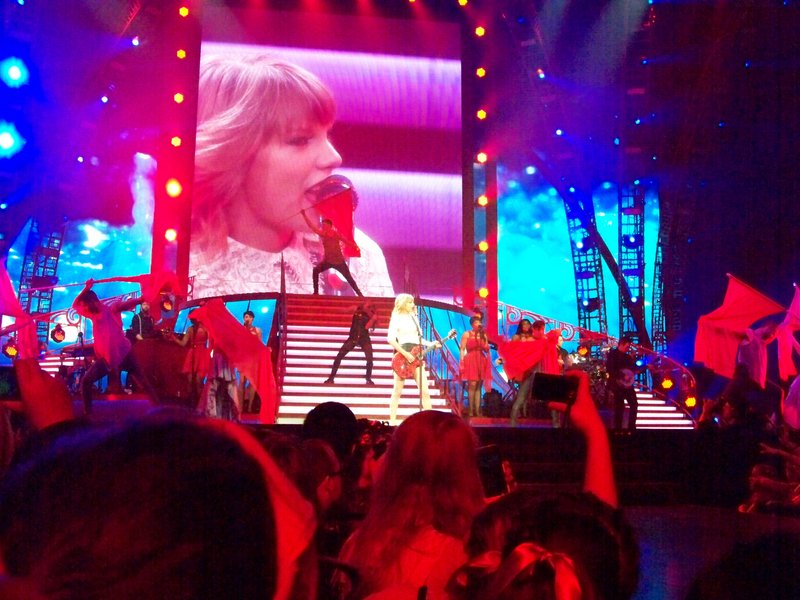 Taylor Swift — March 19 - St. Louis, Missouri — photo 75