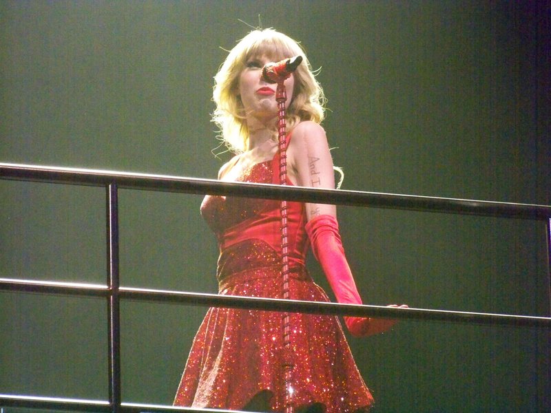 Taylor Swift — March 19 - St. Louis, Missouri — photo 77