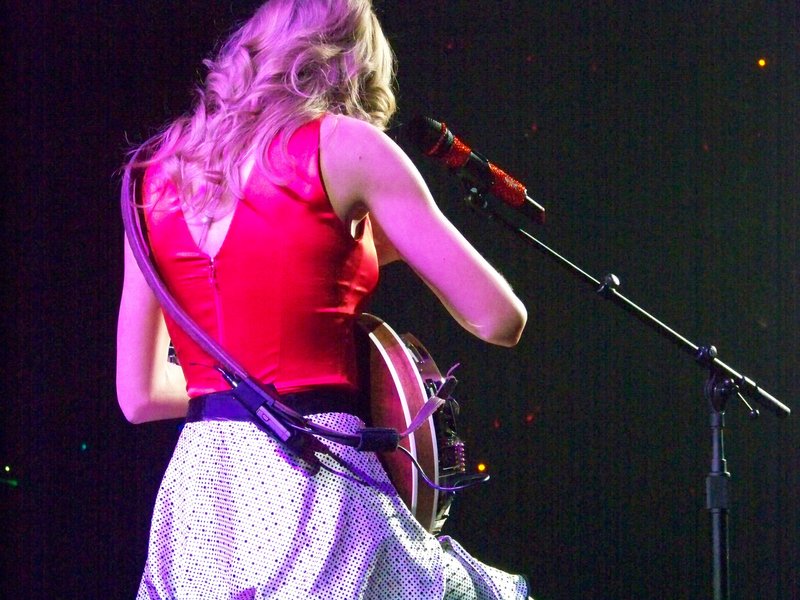 Taylor Swift — March 19 - St. Louis, Missouri — photo 105
