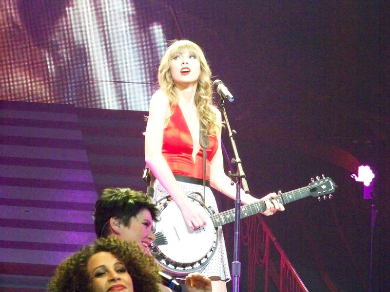 Taylor Swift — March 19 - St. Louis, Missouri — photo 112