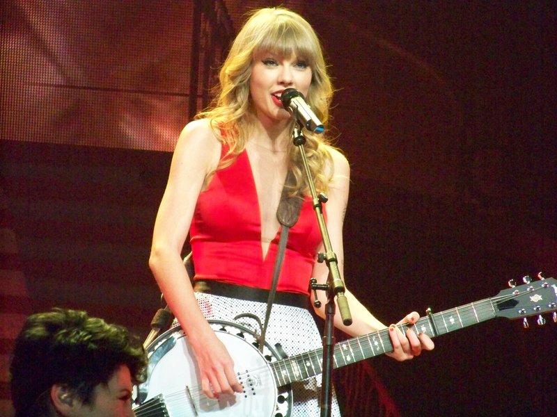 Taylor Swift — March 19 - St. Louis, Missouri — photo 113