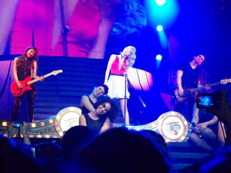 Taylor Swift — March 19 - St. Louis, Missouri — photo 120