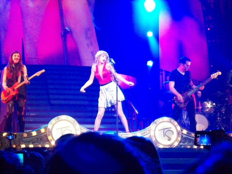 Taylor Swift — March 19 - St. Louis, Missouri — photo 121