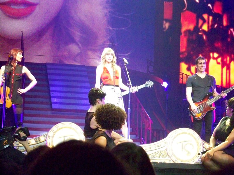 Taylor Swift — March 19 - St. Louis, Missouri — photo 129