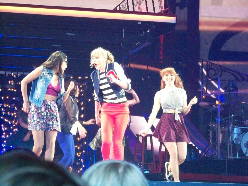 Taylor Swift — March 19 - St. Louis, Missouri — photo 136