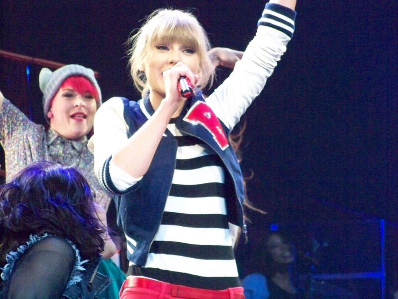 Taylor Swift — March 19 - St. Louis, Missouri — photo 139