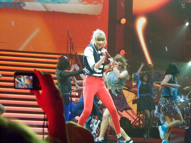 Taylor Swift — March 19 - St. Louis, Missouri — photo 140