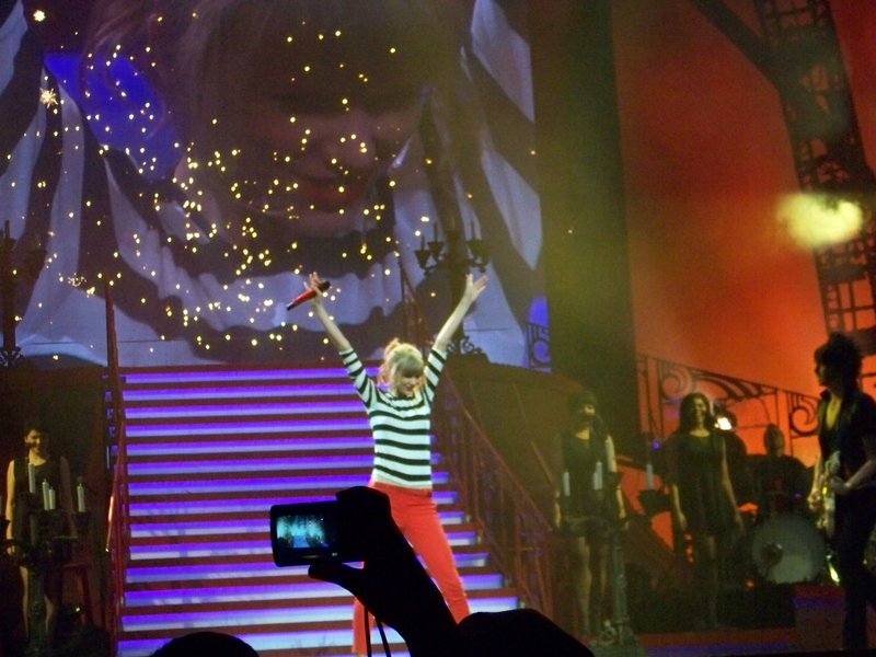Taylor Swift — March 19 - St. Louis, Missouri — photo 145