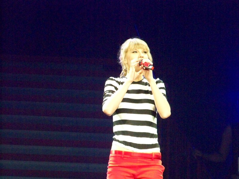 Taylor Swift — March 19 - St. Louis, Missouri — photo 146