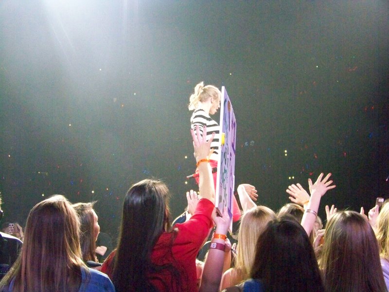 Taylor Swift — March 19 - St. Louis, Missouri — photo 151