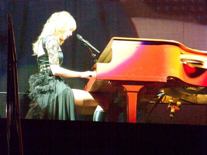 Taylor Swift — March 19 - St. Louis, Missouri — photo 181