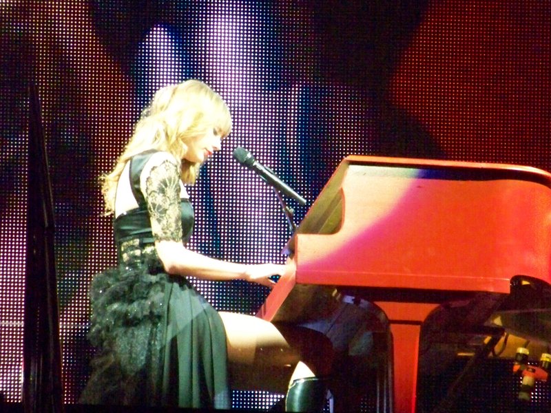 Taylor Swift — March 19 - St. Louis, Missouri — photo 184