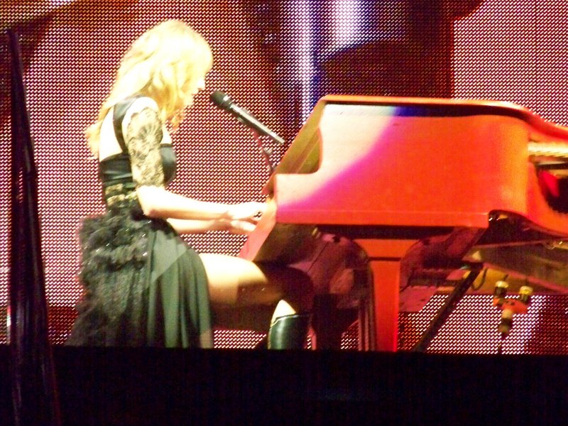 Taylor Swift — March 19 - St. Louis, Missouri — photo 185