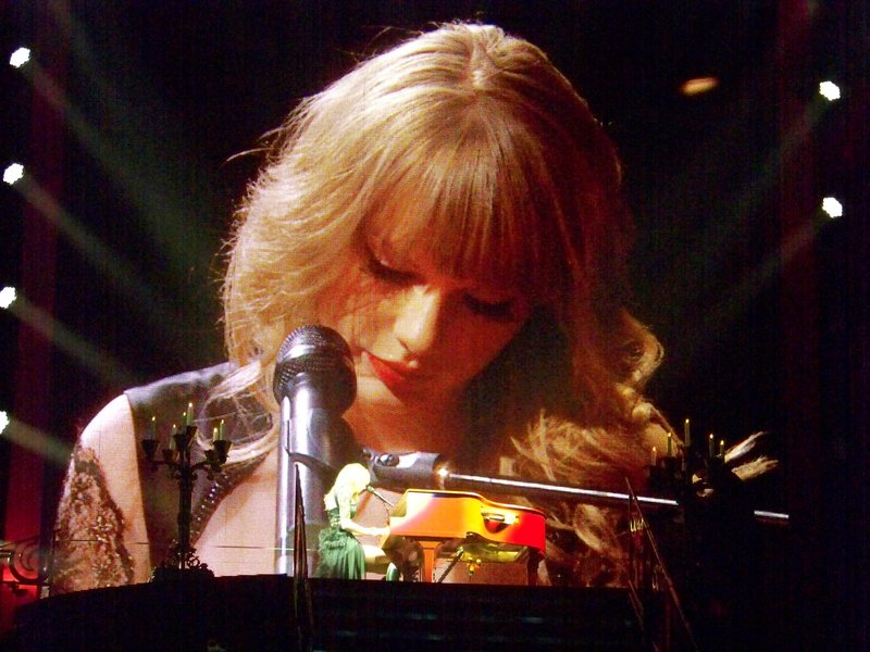 Taylor Swift — March 19 - St. Louis, Missouri — photo 186