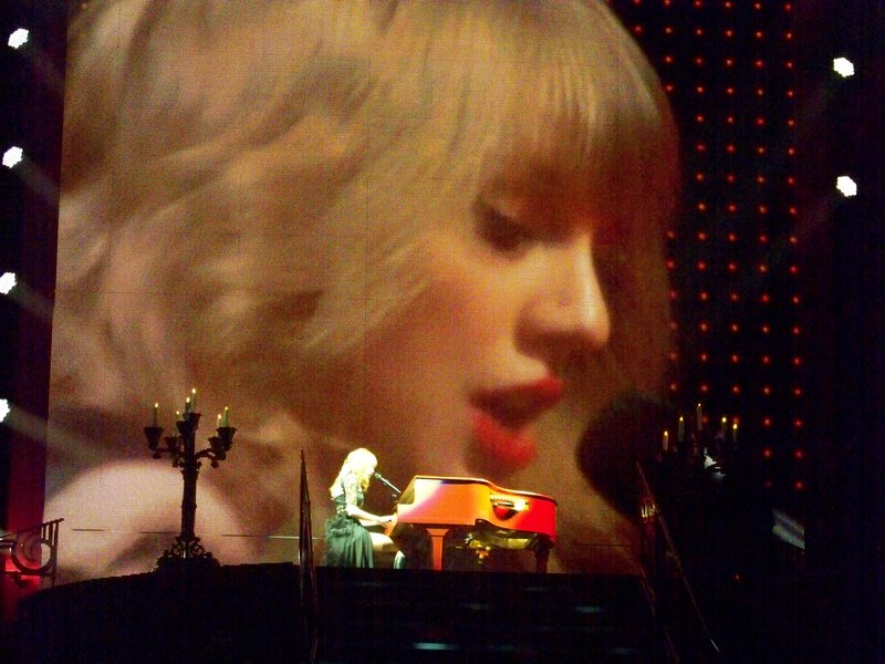 Taylor Swift — March 19 - St. Louis, Missouri — photo 187