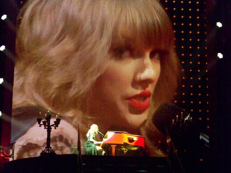 Taylor Swift — March 19 - St. Louis, Missouri — photo 188