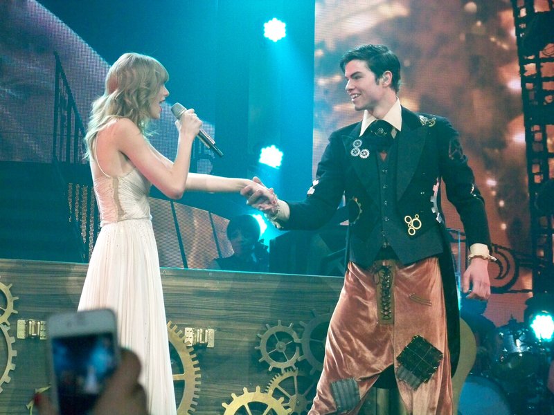 Taylor Swift — March 19 - St. Louis, Missouri — photo 197