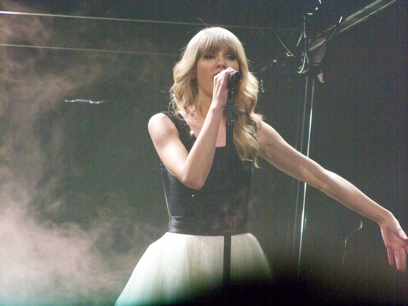 Taylor Swift — March 19 - St. Louis, Missouri — photo 210