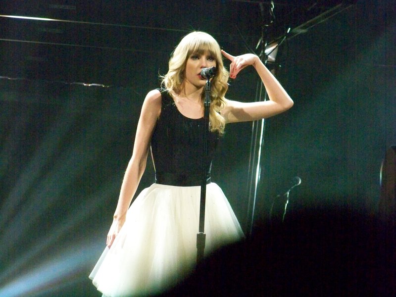 Taylor Swift — March 19 - St. Louis, Missouri — photo 212