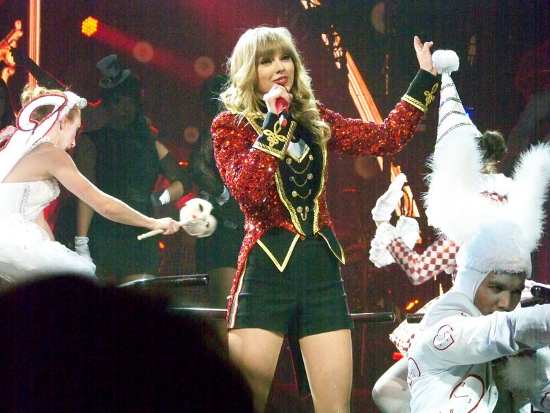 Taylor Swift — March 19 - St. Louis, Missouri — photo 240