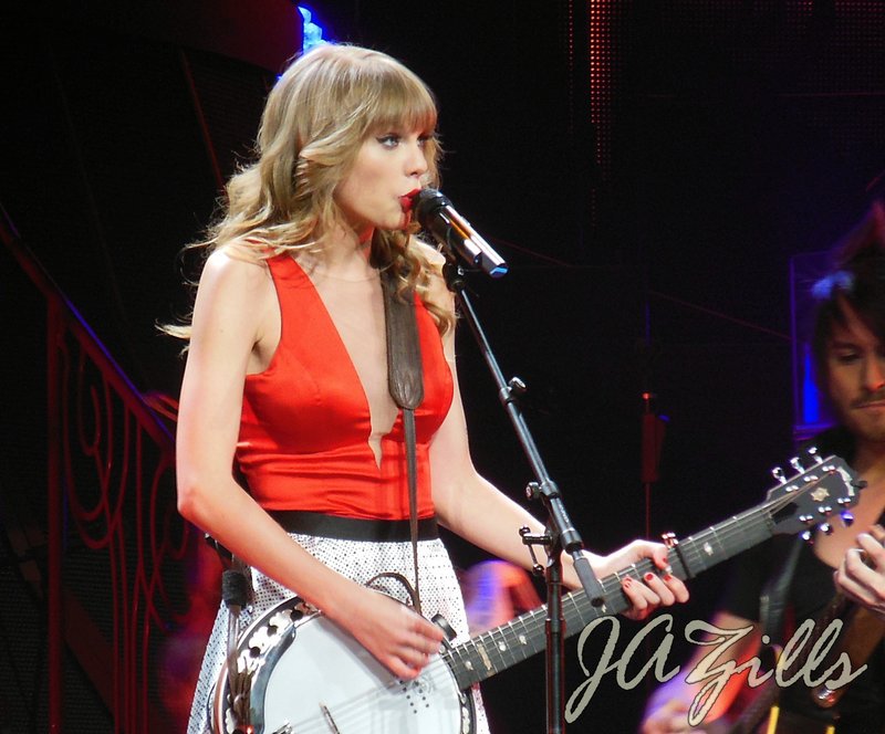 Taylor Swift — March 19 - St. Louis, Missouri — photo 253