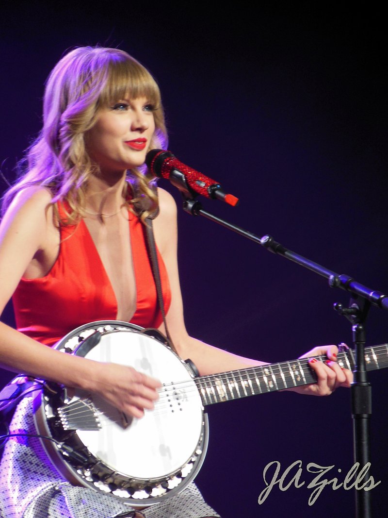 Taylor Swift — March 19 - St. Louis, Missouri — photo 255