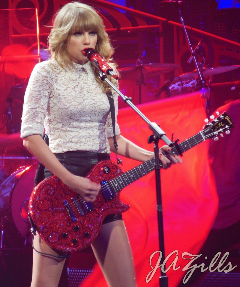 Taylor Swift — March 19 - St. Louis, Missouri — photo 256