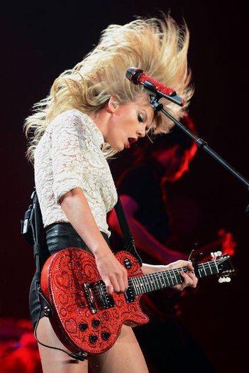 Taylor Swift — March 22 - Charlotte, North Carolina — photo 8