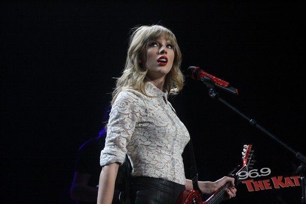 Taylor Swift — March 22 - Charlotte, North Carolina — photo 60