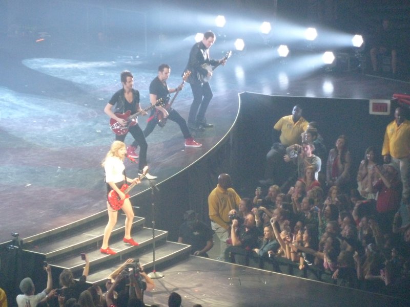 Taylor Swift — March 23 - Columbia, South Carolina — photo 126