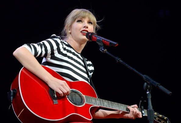 Taylor Swift — March 27 - Newark, New Jersey — photo 2