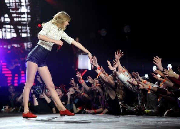 Taylor Swift — March 27 - Newark, New Jersey — photo 15