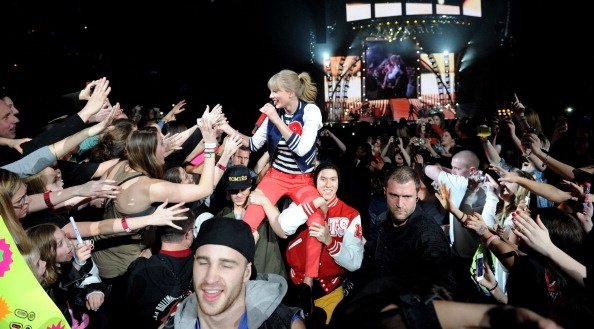 Taylor Swift — March 27 - Newark, New Jersey — photo 16
