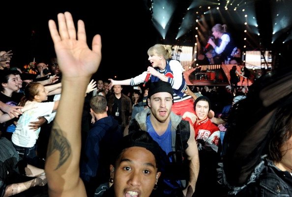 Taylor Swift — March 27 - Newark, New Jersey — photo 31