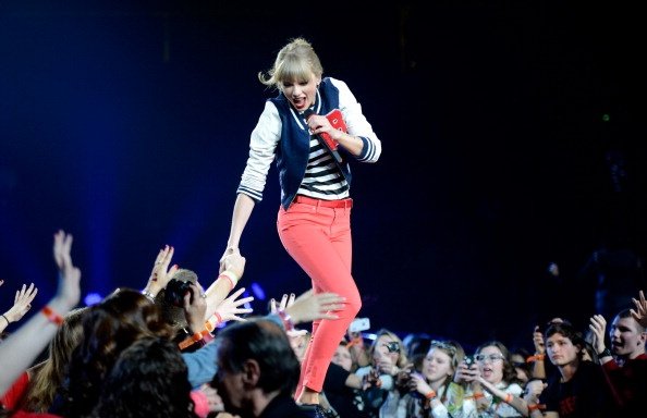Taylor Swift — March 27 - Newark, New Jersey — photo 36