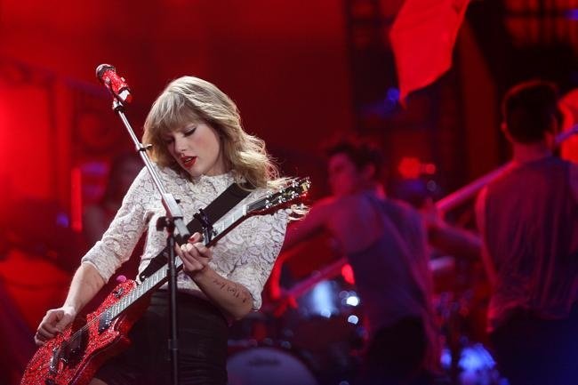 Taylor Swift — March 27 - Newark, New Jersey — photo 65