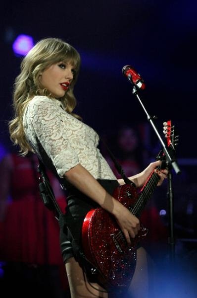 Taylor Swift — March 27 - Newark, New Jersey — photo 69