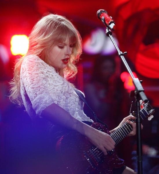 Taylor Swift — March 27 - Newark, New Jersey — photo 70