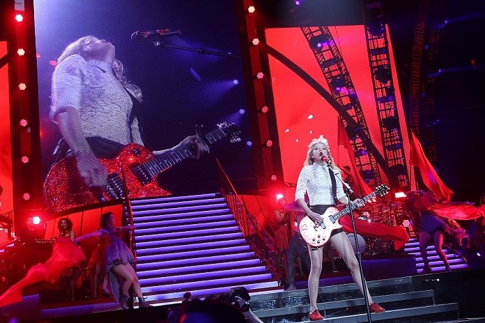 Taylor Swift — March 27 - Newark, New Jersey — photo 76