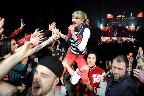 Taylor Swift — March 28 - Newark, New Jersey — photo 6