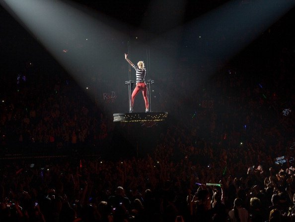 Taylor Swift — March 28 - Newark, New Jersey — photo 22