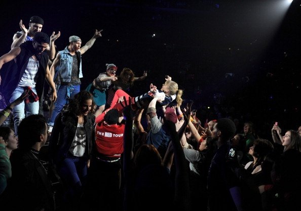 Taylor Swift — March 28 - Newark, New Jersey — photo 24